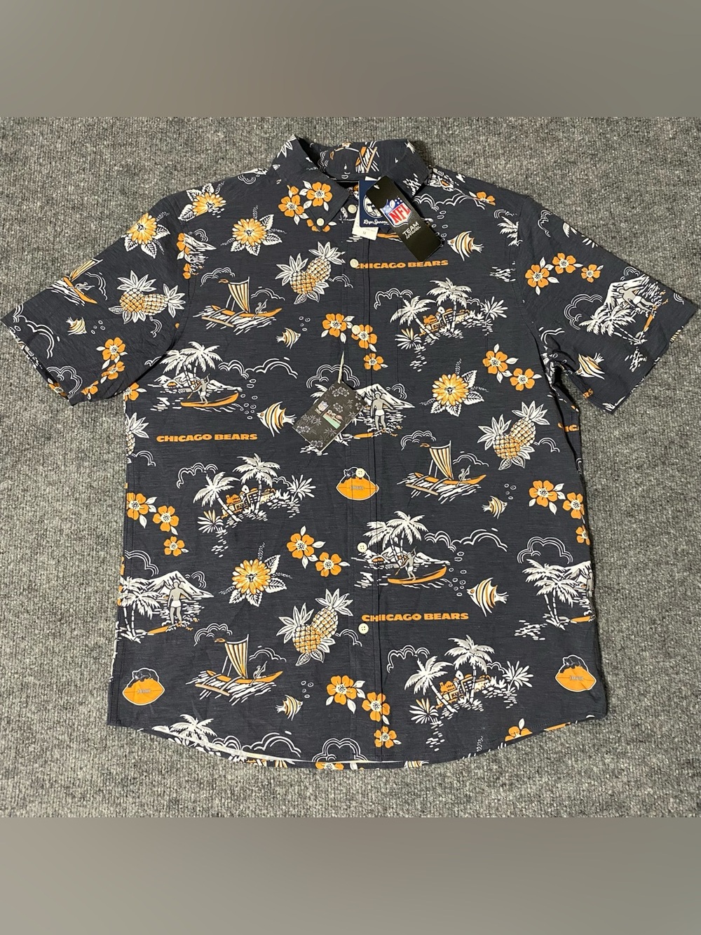 Reyn Spooner Chicago Bears Throwback Mens Medium Button Shirt Performance NWT